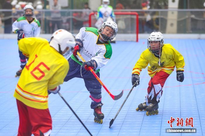 中新社记者, 度轮滑, om